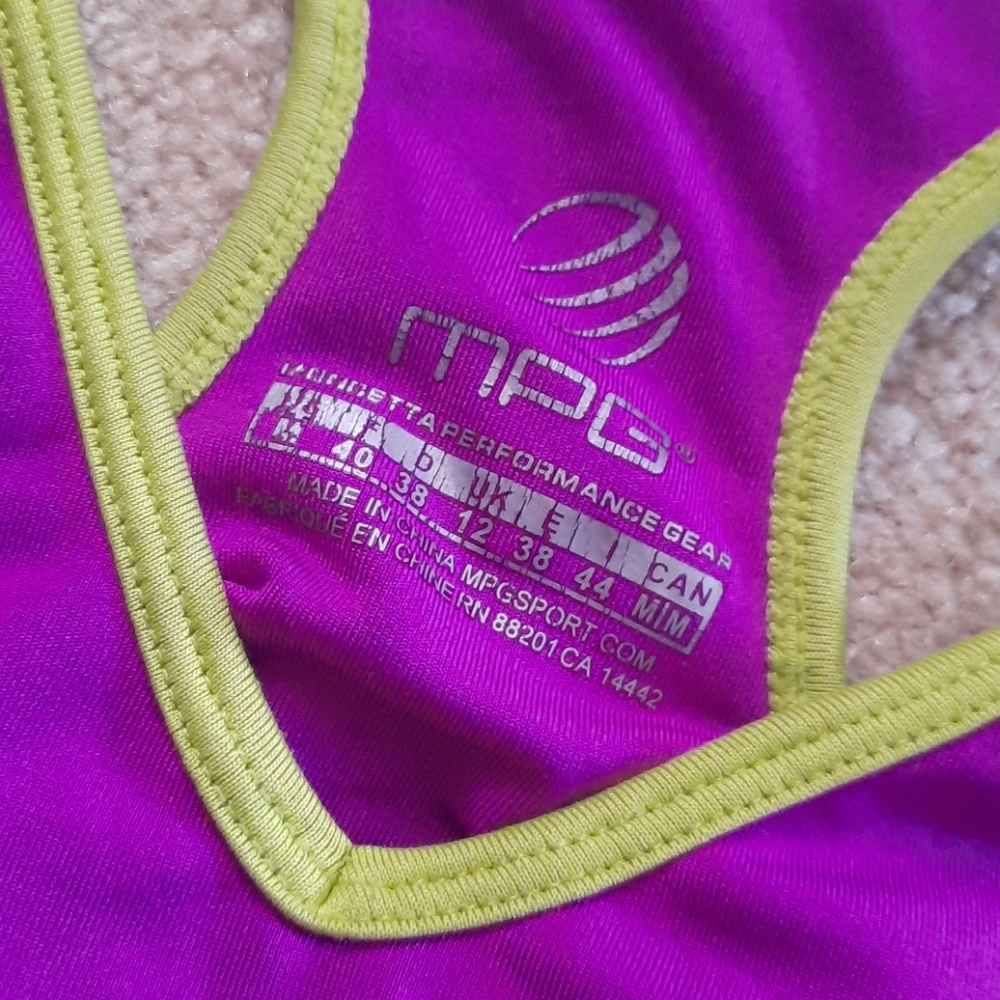 Workout tank‎ - Picture 2 of 5